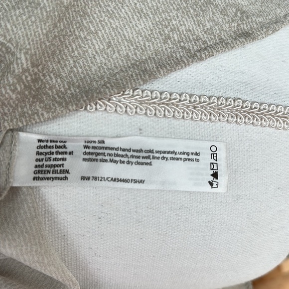 Eileen Fisher 100% silk Top Women XS Sleeveless Blouse Pearl Button Cream/white - Picture 8 of 8